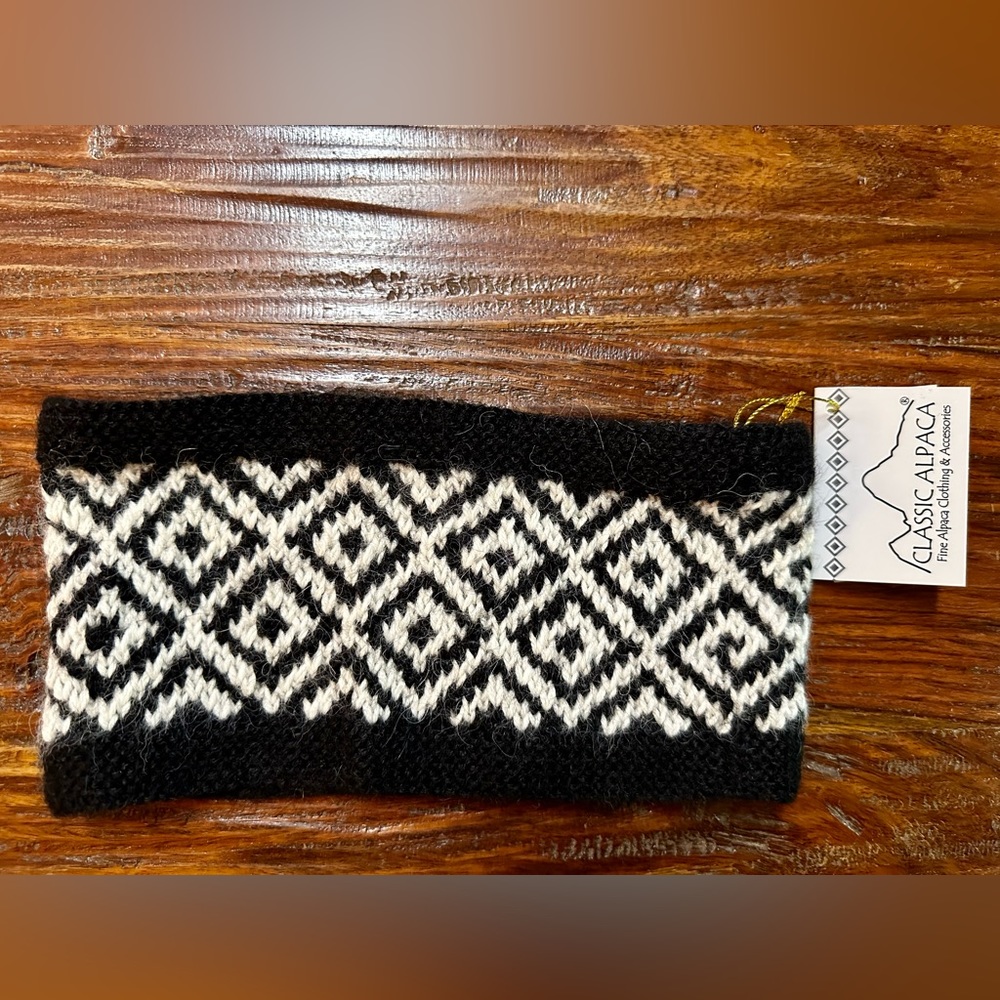 100% Alpaca Winter Headband NWT black and white woven, made in Peru